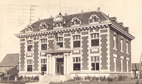 Court House - Saskatoon,Saskatchewan Postcard