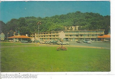 Howard Johnson Motor Lodge and Restaurant-Wheeling,West Virginia (Old Cars) - Cakcollectibles
