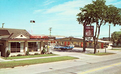 Hiawatha Motel - Escanaba,Michigan Vintage Postcards