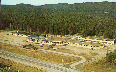 Aerial View of Northern Gateway Motor Hotel - Wawa,Ontario,Canada.Vintage Postcard Front