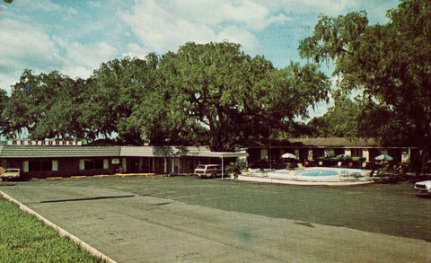 Front of vintage postcard.Peeks Motel and Restaurant - Dade City,Florida