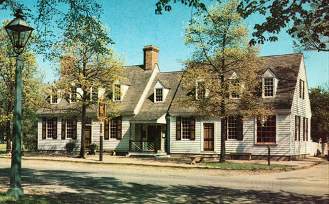 Vintage postcard front.Chowning's Tavern - Williamsburg,Virginia