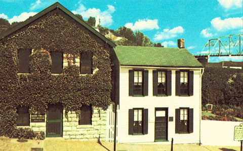 Vintage postcard front Museum and Mark Twain Boyhood Home at Hannibal,Missouri