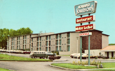 Vintage postcard front Howard Johnson's Motor Lodge - Bloomington,Indiana