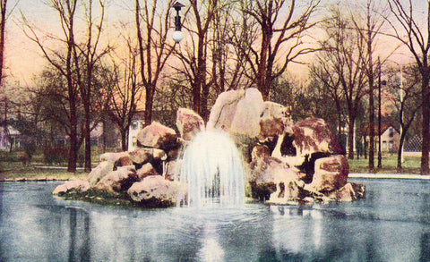 Vintage postcard front.Military Park Fountain - Indianapolis,Indiana