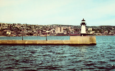 Vintage postcard front. Lighthouse,entrance to Duluth-Superior Harbor - Minnesota
