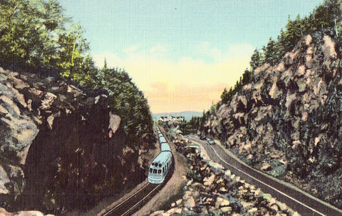 Linen Postcard Front - The Gate of The Notch,Crawford Notch - New Hampshire