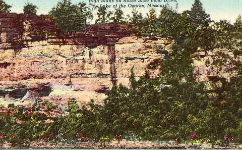 Vintage postcard front - High Bluffs on Horse Shoe Bend Drive - Lake of The Ozarks,Missouri