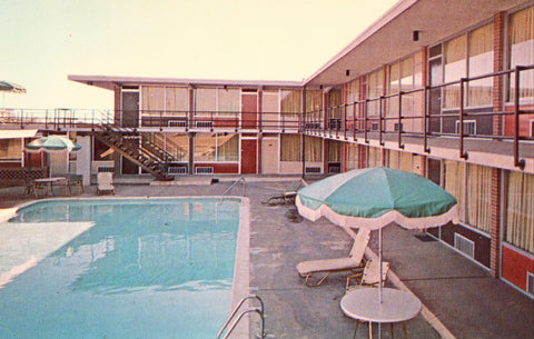 Vintage postcard Swimming Pool,Quality Motel - Macon,Georgia